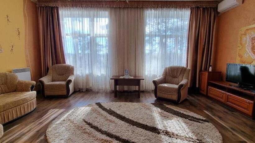 Suite with lake view, готельно ресторанний комплекс три бобри