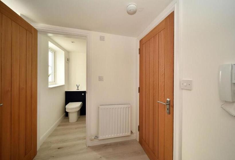 דירת חדר, Chester Road Serviced Apartments