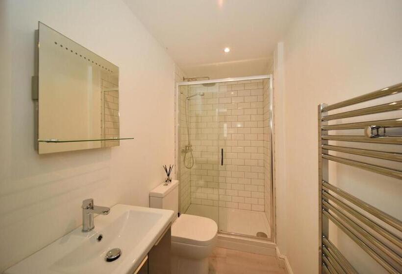 דירת חדר בקומת קרקע, Chester Road Serviced Apartments
