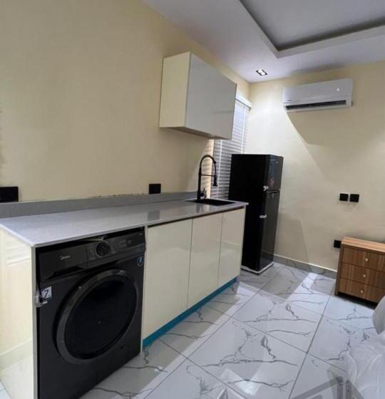 استودیوی لوکس, Proxilux Apartments
