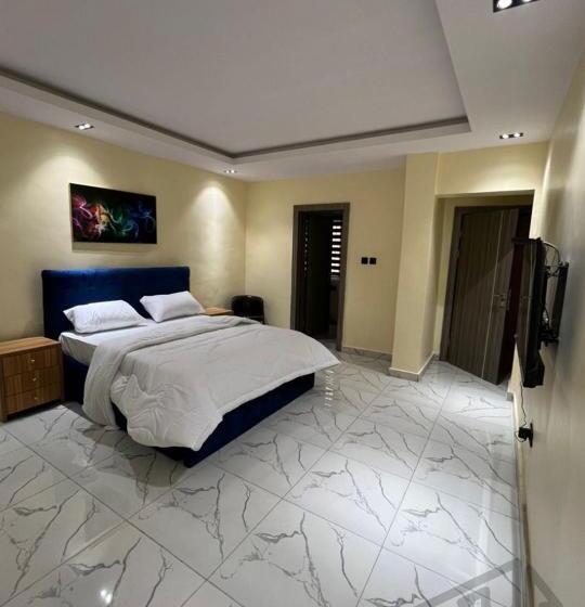 استودیوی لوکس, Proxilux Apartments