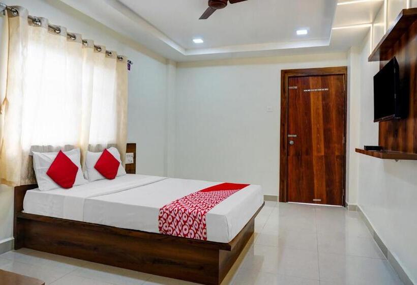 Трехместный Номер Классика, Oyo Om Shree Executive Lodging