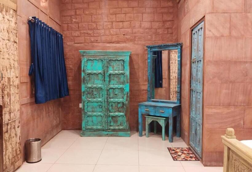 اتاق لوکس با تخت بزرگ, Geel Heritage   A Restored Haveli