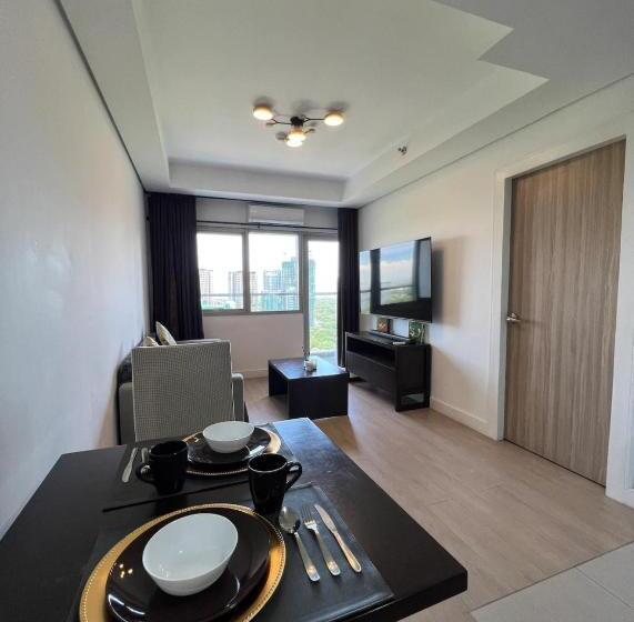 Люкс Вид на Город, Manila Bgc Best City View Executive Suites At The Residences