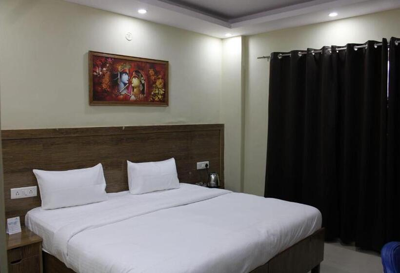 Executive Svit, Collection O Shreya Residency