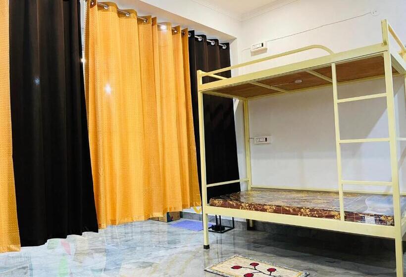 Bed in Shared Room, Wuid Stayin Wakeupindoon