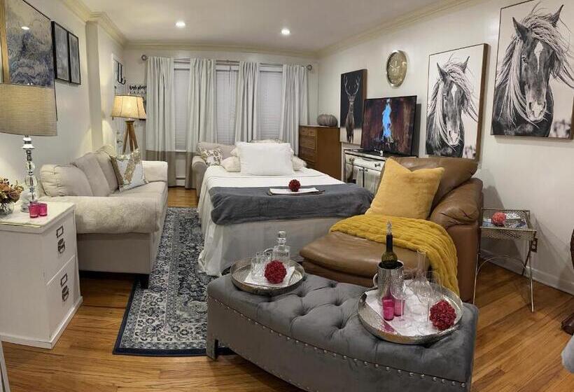 스탠다드 스튜디오, Welcoming Private Suite With French Touches