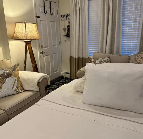 스탠다드 스튜디오, Welcoming Private Suite With French Touches