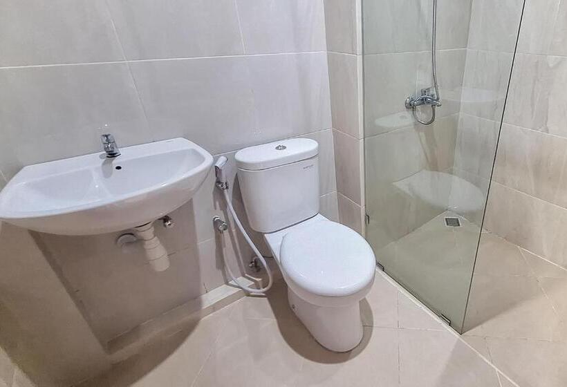 Номер Deluxe, Urbanview Syariah Wisma Annisa Palangkaraya By Reddoorz