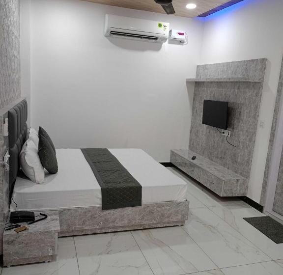 اتاق کلاسیک سه تخته, Oyo Hotel 10 Inn