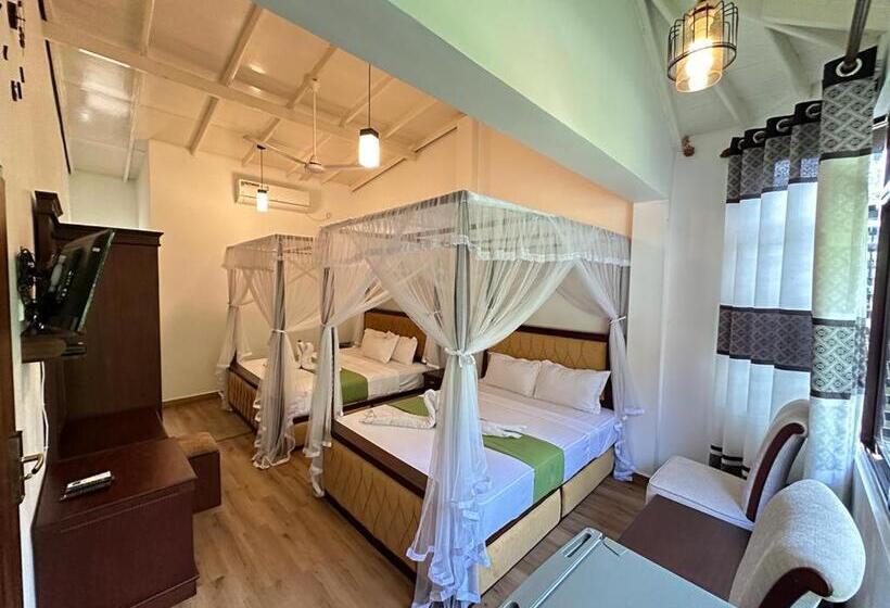 Трехместный Номер Deluxe, Tharumini Villa