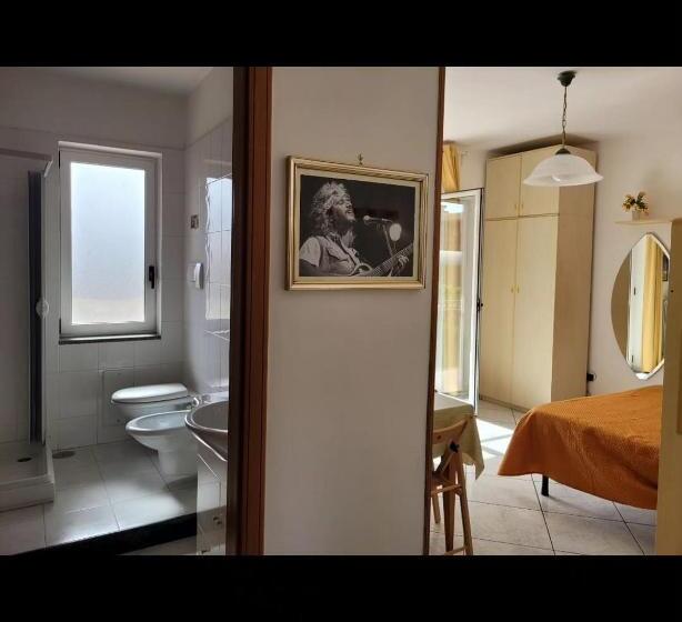 Quarto Triplo Comfort, La Smorfia