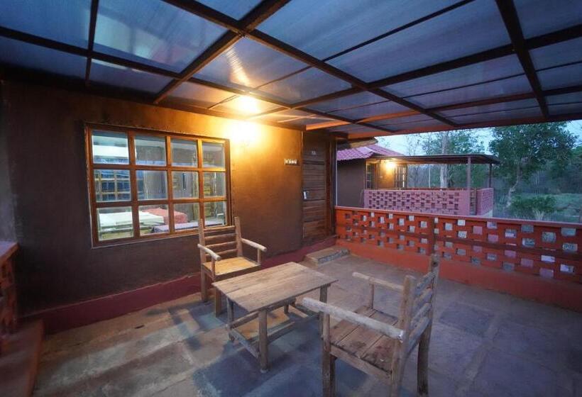 キングサイズベッドのデラックスルーム, Wild Woods Tiger Resort