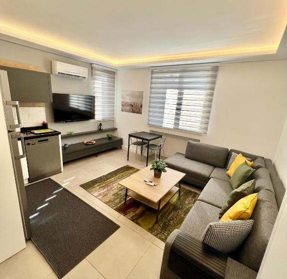 带1个卧室的公寓, Antalya Lara Bölgesinde Lüks Evimiz