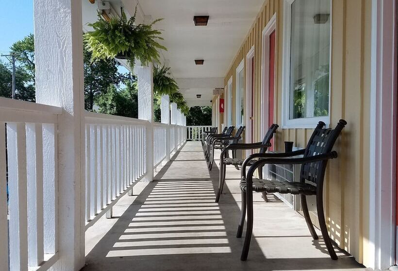 豪华房间, Homestead Motel
