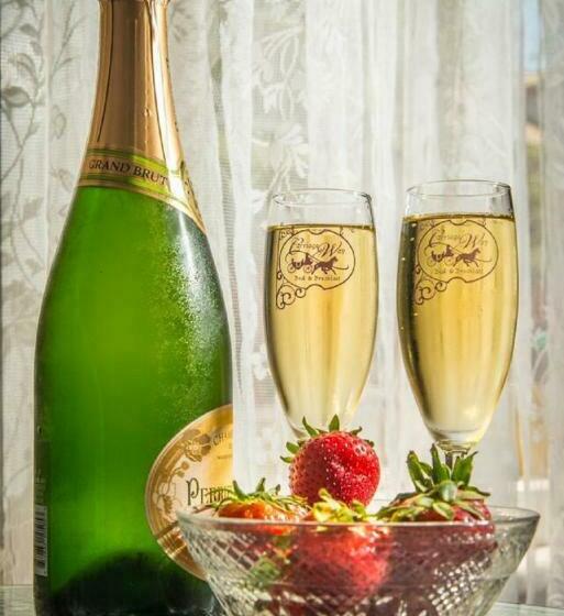 带大床的豪华间, Carriage Way Inn Bed & Breakfast Adults Only   21 Years Old And Up