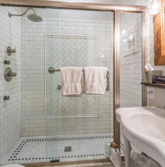 豪华小屋, Carriage Way Inn Bed & Breakfast Adults Only   21 Years Old And Up
