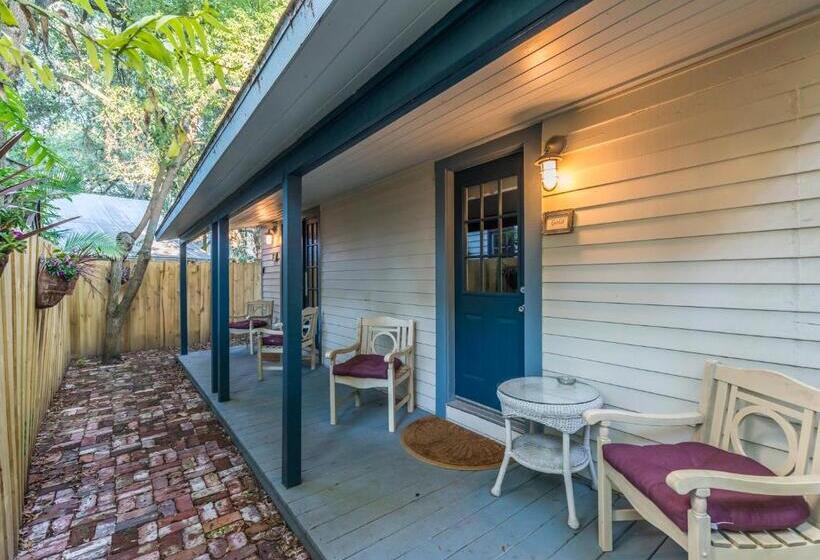 小室, Carriage Way Inn Bed & Breakfast Adults Only   21 Years Old And Up