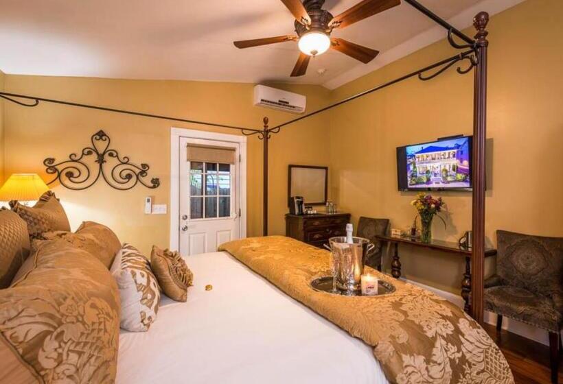 小室, Carriage Way Inn Bed & Breakfast Adults Only   21 Years Old And Up