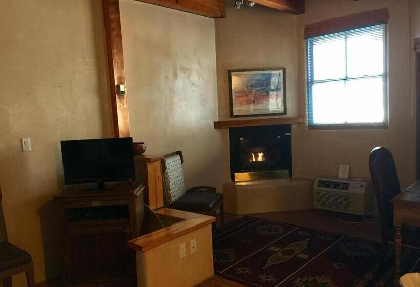 Полулюкс Повышенной Комфортности, Guadalupe Inn