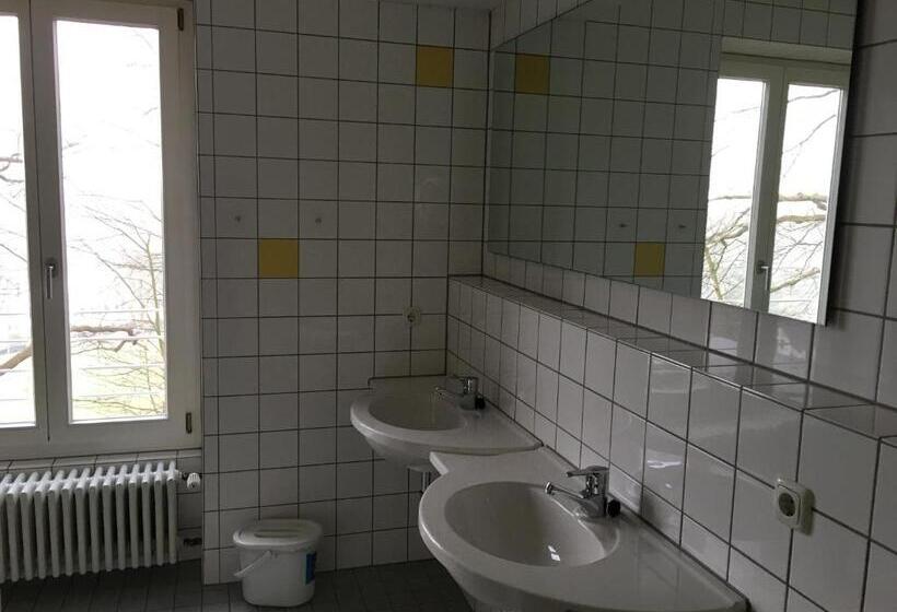 共用房间的床, Jugendherberge Aachen