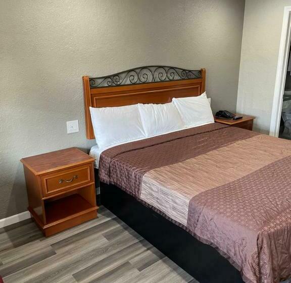 带大床的标准间, Villa Court Inn Oroville