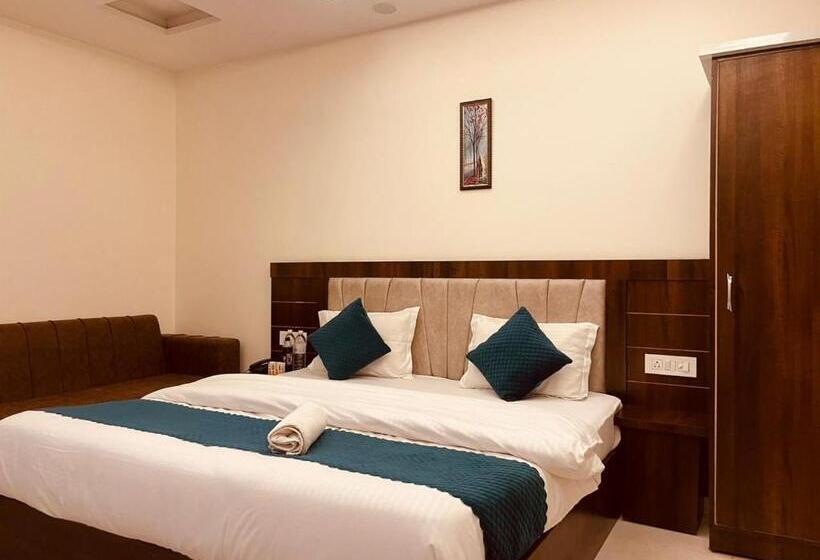 스탠다드 룸, The White House Haridwar