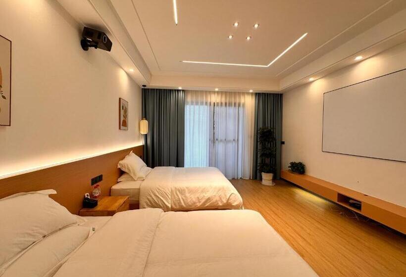 Номер Стандарт, Slowdown Hostel Wulong