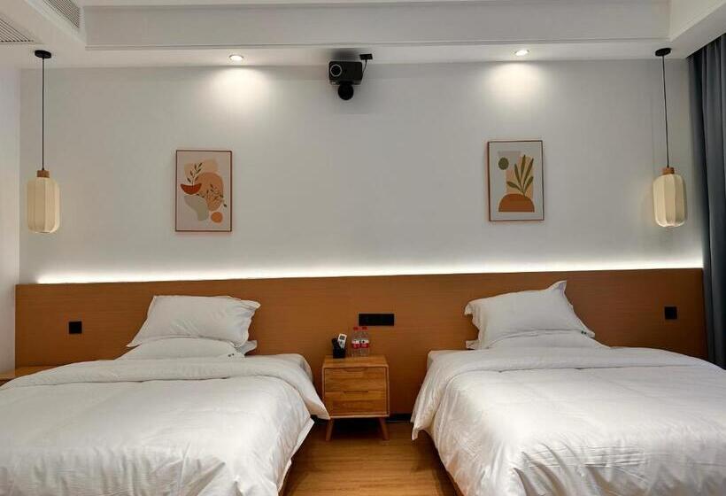 Номер Стандарт, Slowdown Hostel Wulong