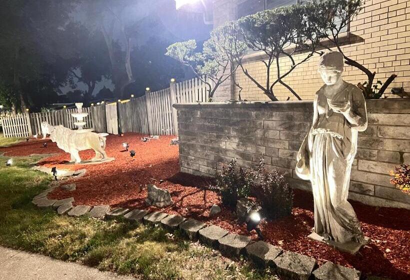 سوئیت با تخت بزرگ, Pill Hill Mansion