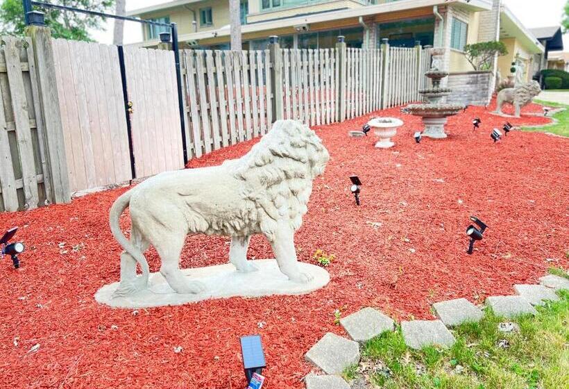 سوئیت با تخت بزرگ, Pill Hill Mansion