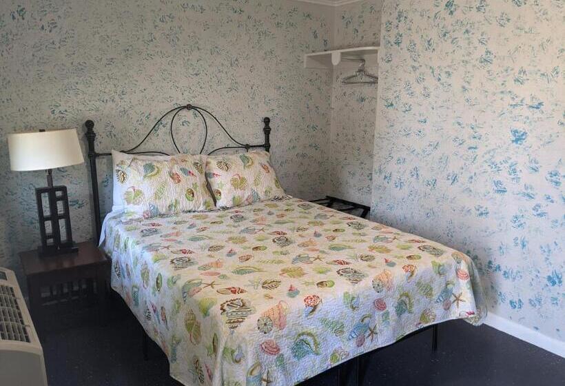プールビュースタンダードルーム, Riverboat Inn & Suites