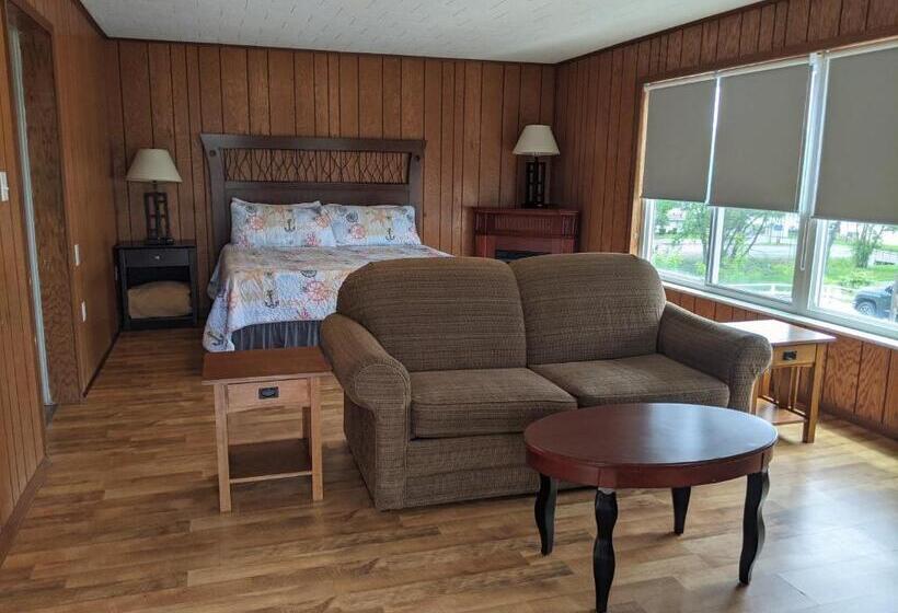キングサイズベッドのスイートルーム, Riverboat Inn & Suites