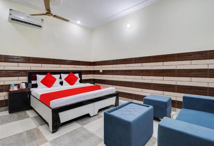 Трехместный Номер Классика, Oyo Flagship Hotel The Kailash