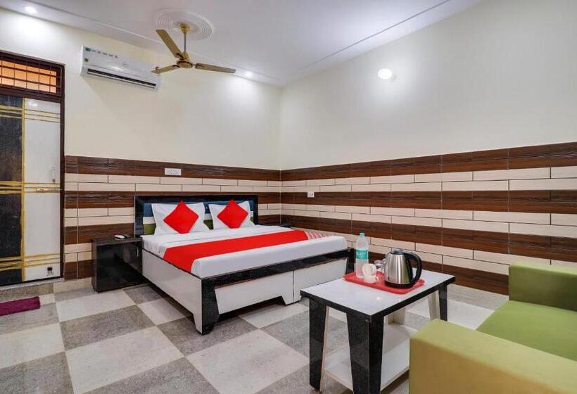 Трехместный Номер Классика, Oyo Flagship Hotel The Kailash