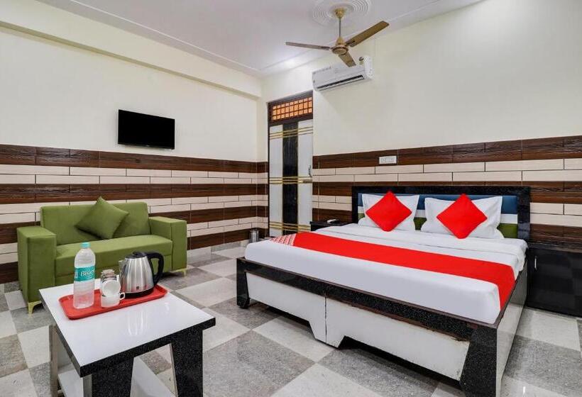 Трехместный Номер Классика, Oyo Flagship Hotel The Kailash