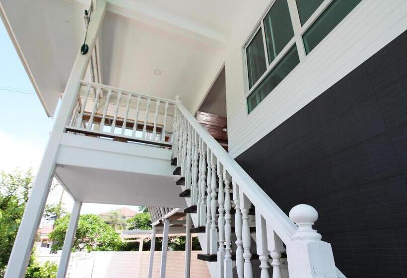 Номер Стандарт, Room In Guest Room   Baan Khunphiphit Homestay No2229