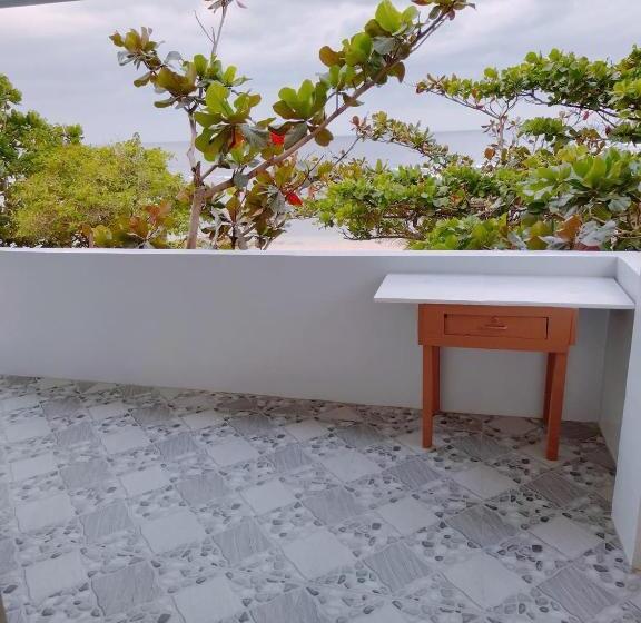 디럭스 스튜디오, Rendezvous Beach Resort   Cabongaoan