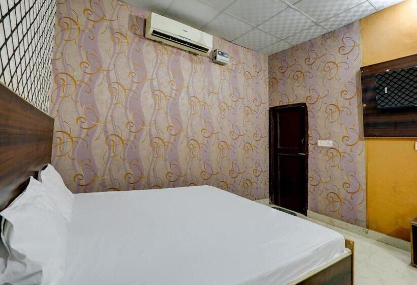 Трехместный Номер Классика, Oyo Gold Inn