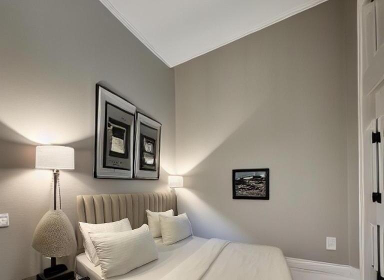 Номер Deluxe, The Queen Airport Hotel Round Trip Airport Service