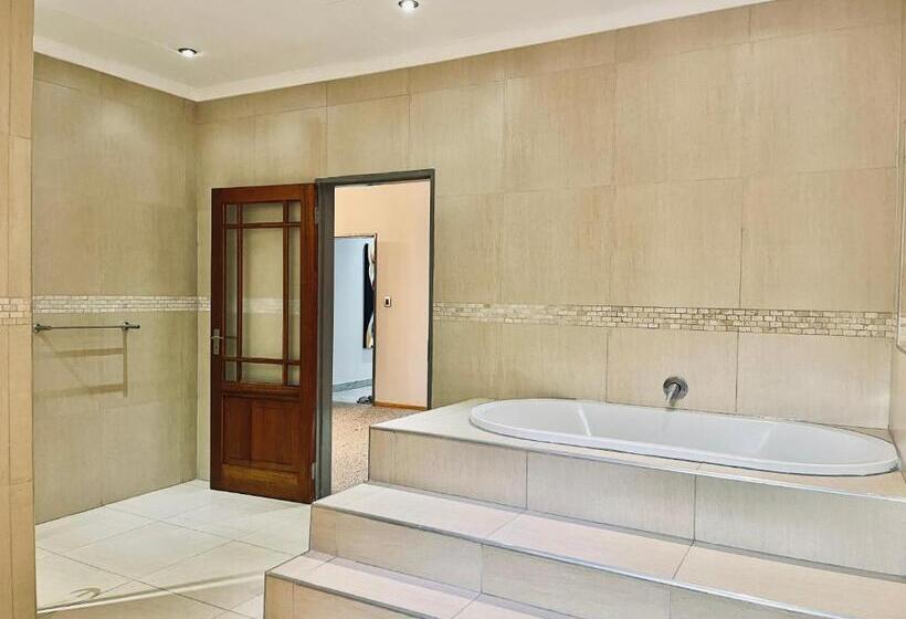 디럭스 룸 킹사이즈 침대, The Stella Guest House & Spa