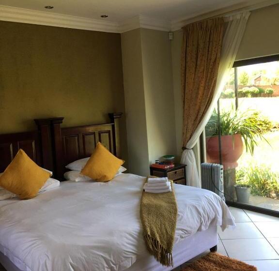 Люкс Deluxe Кровать Кинг, Amani Boutique Hotel And Conference Centre