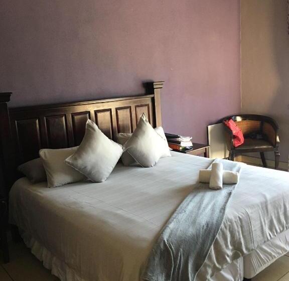 Люкс Deluxe Кровать Кинг, Amani Boutique Hotel And Conference Centre