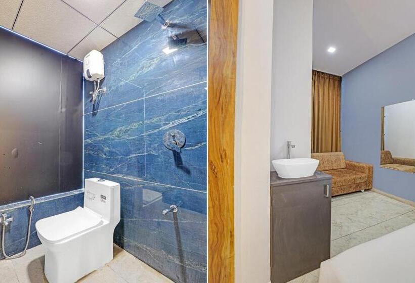 Трехместный Номер Классика, Collection O Hotel Dumas Rooms & Restaurant