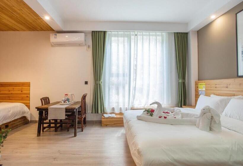 Семейный Номер Deluxe, Cloudy Warm Hotel   Huangshan Scenic Area Transfer Center Branch