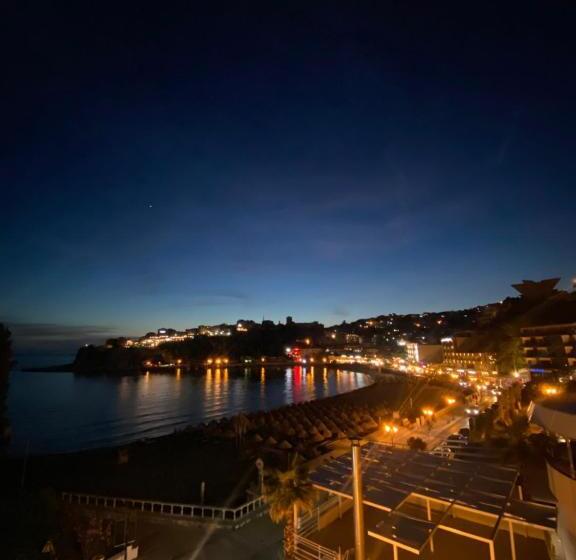 اتاق استاندارد با چشم‌انداز دریا, Seafront Apartments