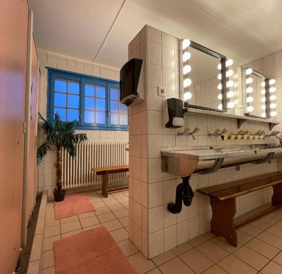 اتاق استاندارد, Freeride Hostel & Bar