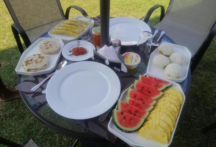 Номер Стандарт, Amadel Negombo