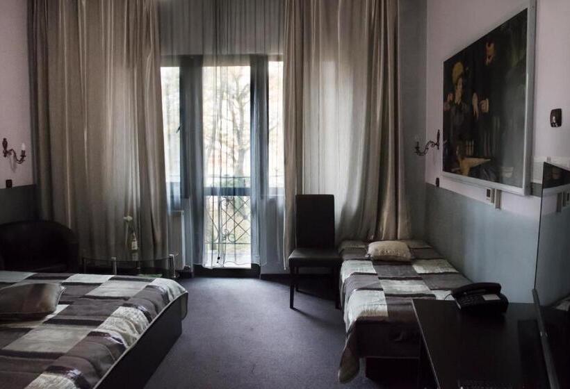 Номер Стандарт Трехместный, Boutique Hotel Lyulyak
