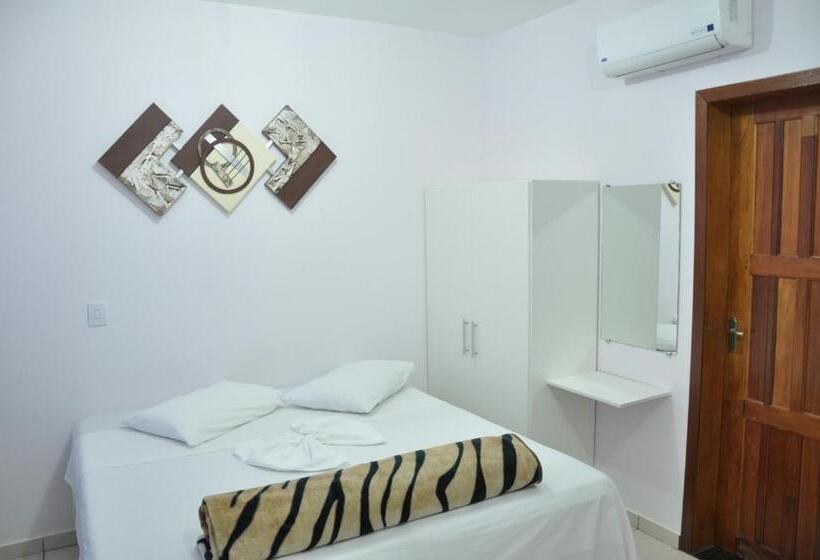 Quarto Triplo Estandar, Sanches